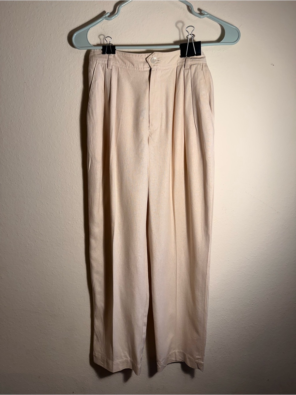 Liz Claiborne Women’s 100% Silk Light Cream Pleated Dress Pants Vintage